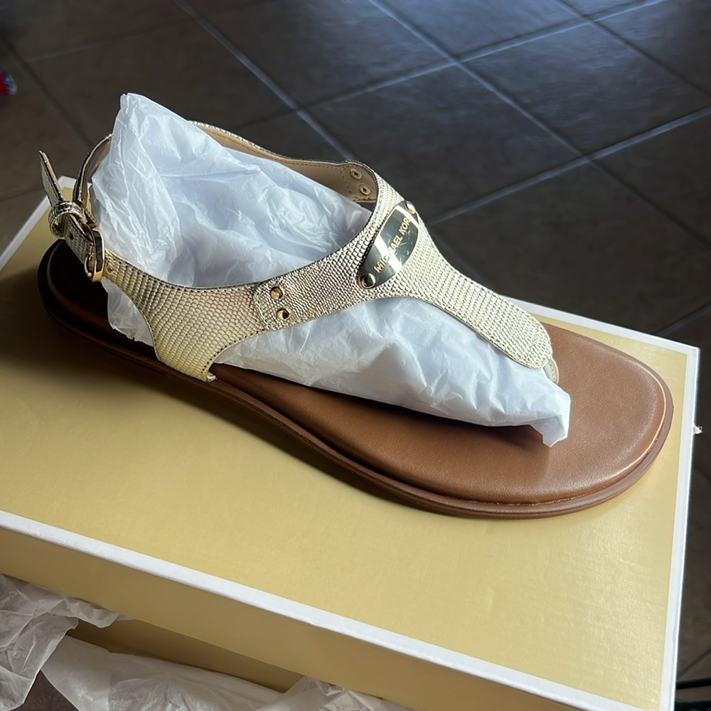 MICHAEL Kors Women's Leather MK Plate T-Strap Thong Sandals Emb Metallic US 9